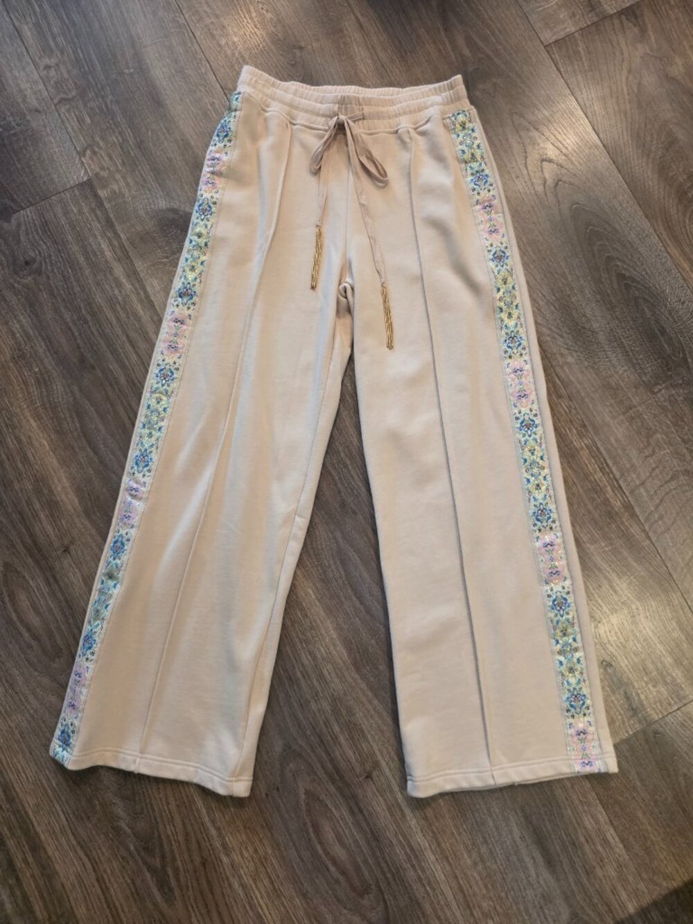 NWT Aratta Cream Wide Leg Sweatpants XS Floral Side Stripe Tassels
